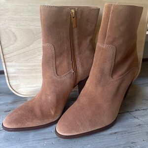 Vince Camuto Ezranda Bootie size 6.5 Never left the house
